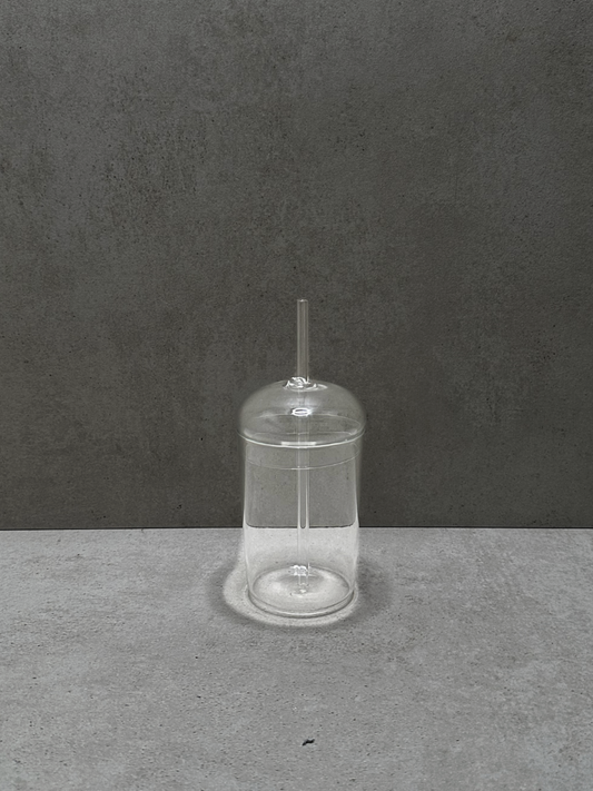 Glass drinking bottle with straw. Drinking glass straw. Straw jar. Glas met glazen rietje. Glazen drinkbeker. Glass drinking bottle to go. Aesthetic drinking bottle. Estetische drink beker. Beker glas met rietje. Straw glass. 