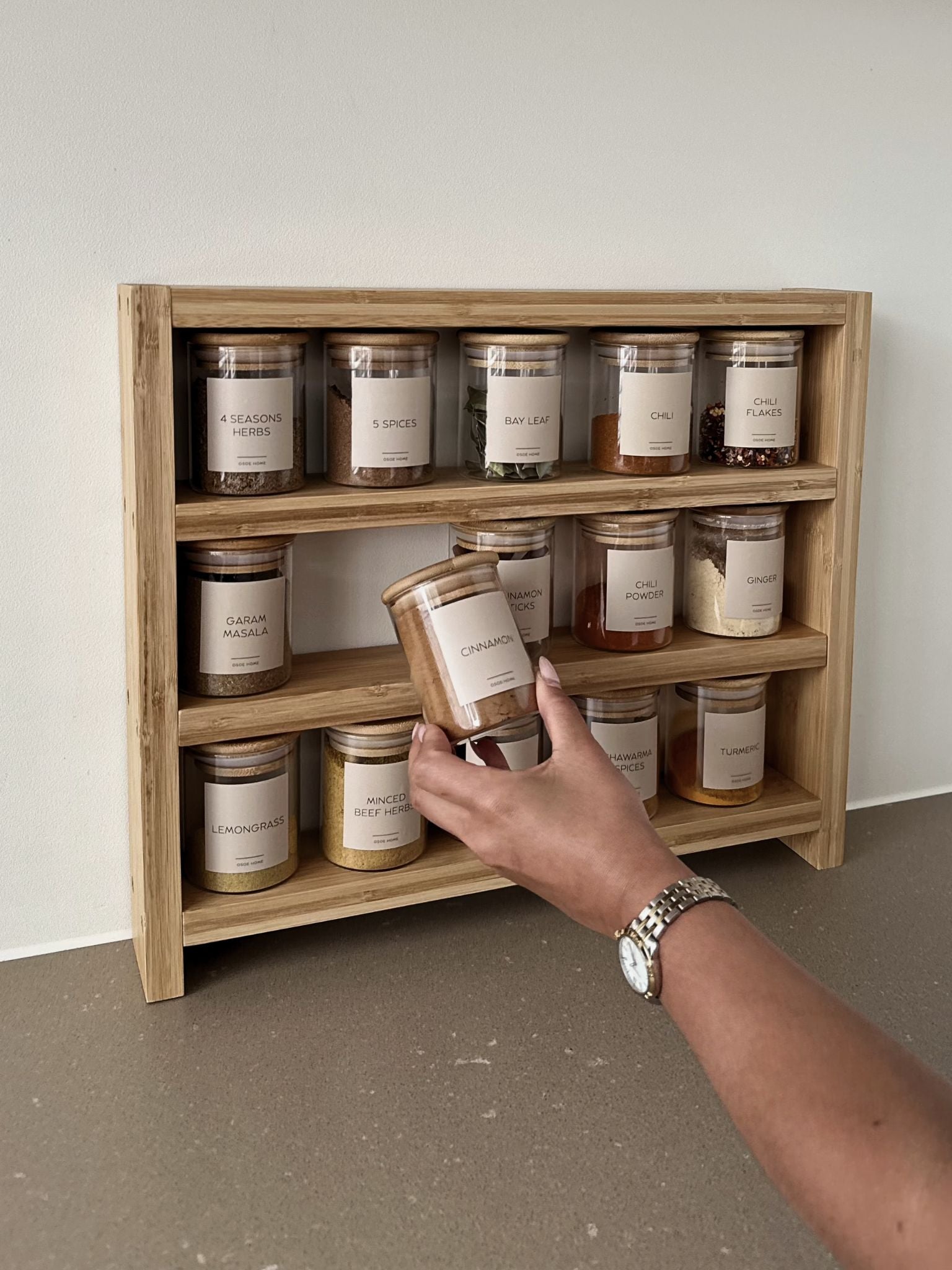 Kruidenpotjes met strooideksel. Kruidenpotjes vierkant rond. Kruidenrek. Kruidenpotjes glas. Deksel hout bamboe acacia. Kruidenpotjes met stickers labels etiketten. Kruidenpotje glazen. Kruiden bewaren. Kruiden organizer. Kruiden organizer lade. Kruiden organiseren. Kruiden organizer uitschuifbaar. Set. Schroefdeksel. Kruidenpotje zwart. Luchtdicht. Keuken organiseren. Kruidenpotje Temu. Spice jar. Spice jars with labels. Bamboo spice jar. Spice jar wood. 